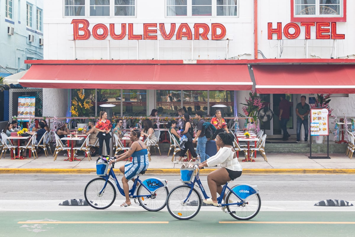Vélos sur Ocean Drive à Miami